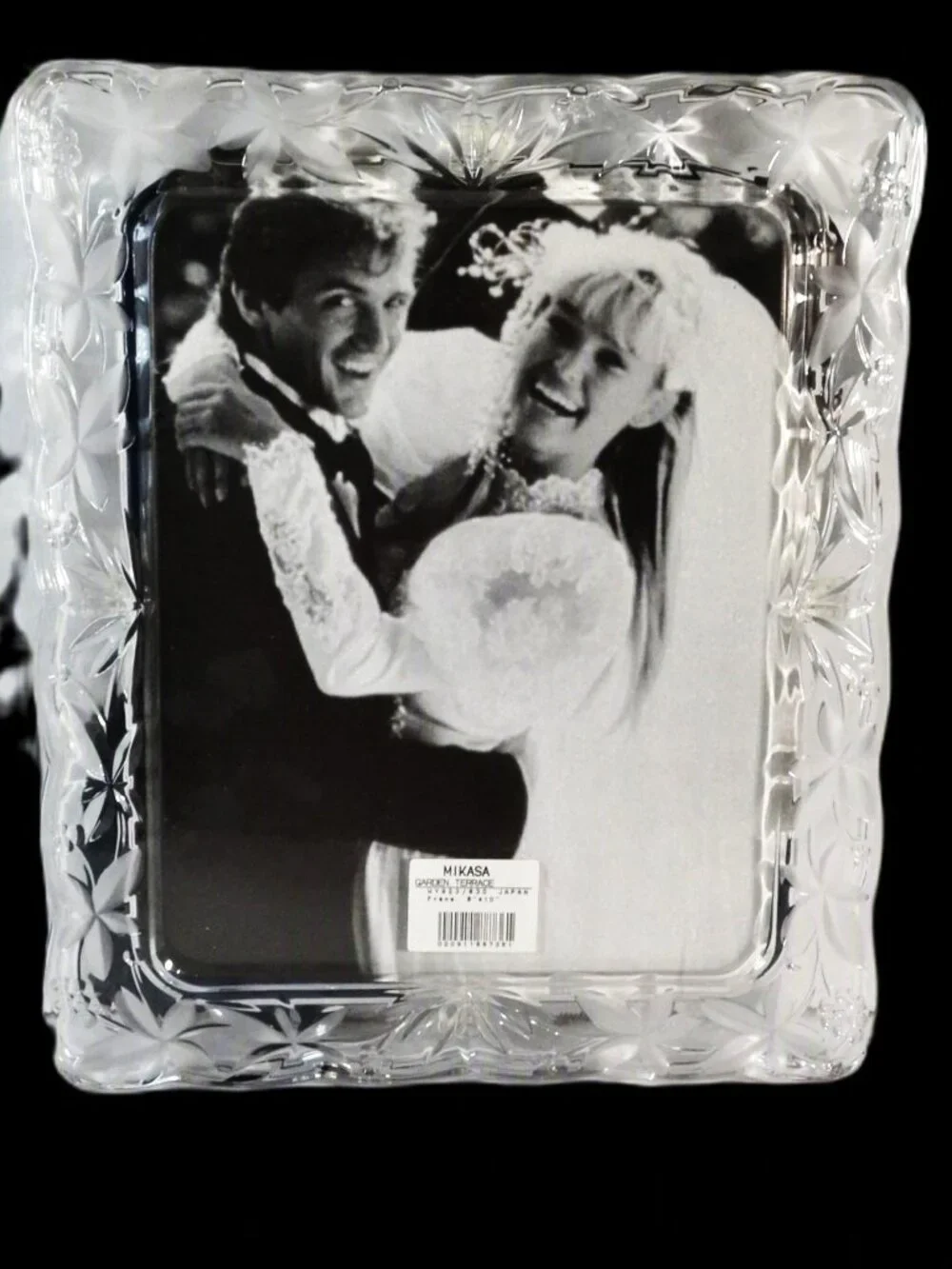 Mikasa Garden Terrace 8 x 10 Glass Frame Wedding Bridal Shower Original Box - Picture 2 of 4